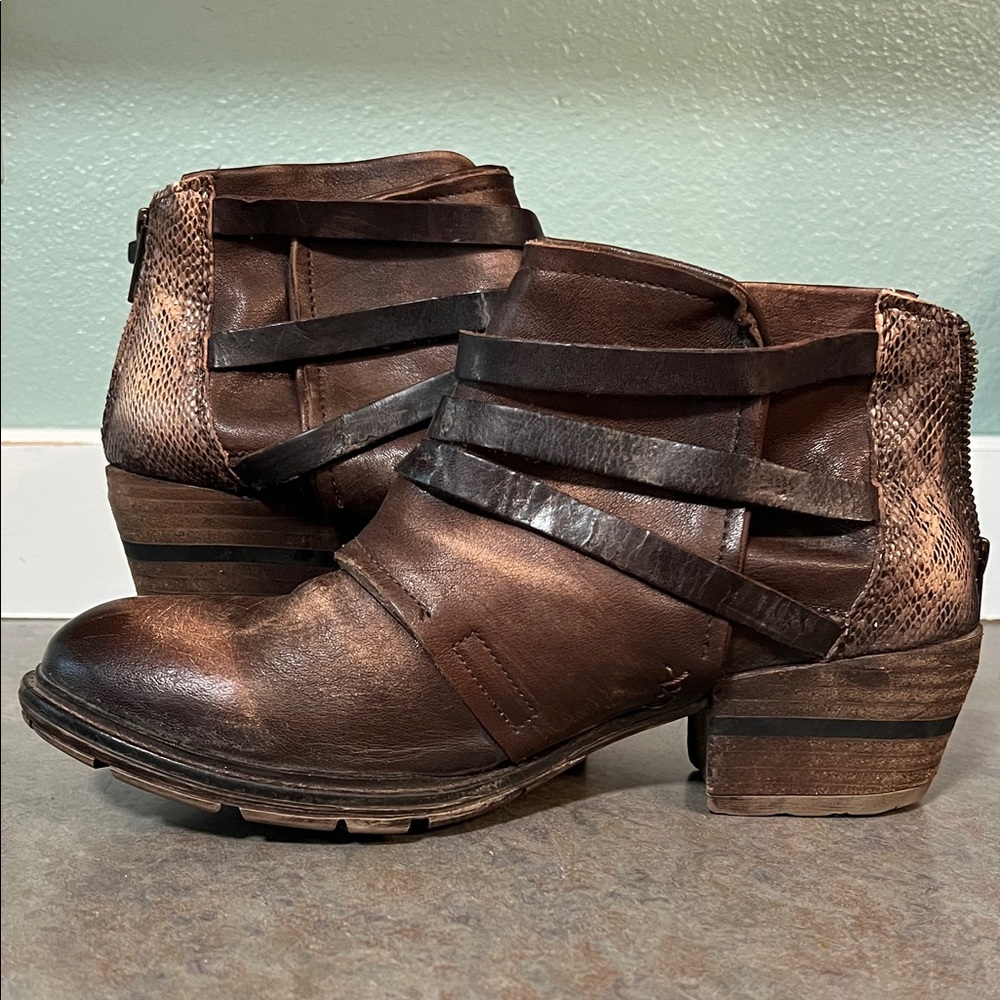 Freebird Mateo Brown Leather Ankle Bootie - Picture 2 of 6